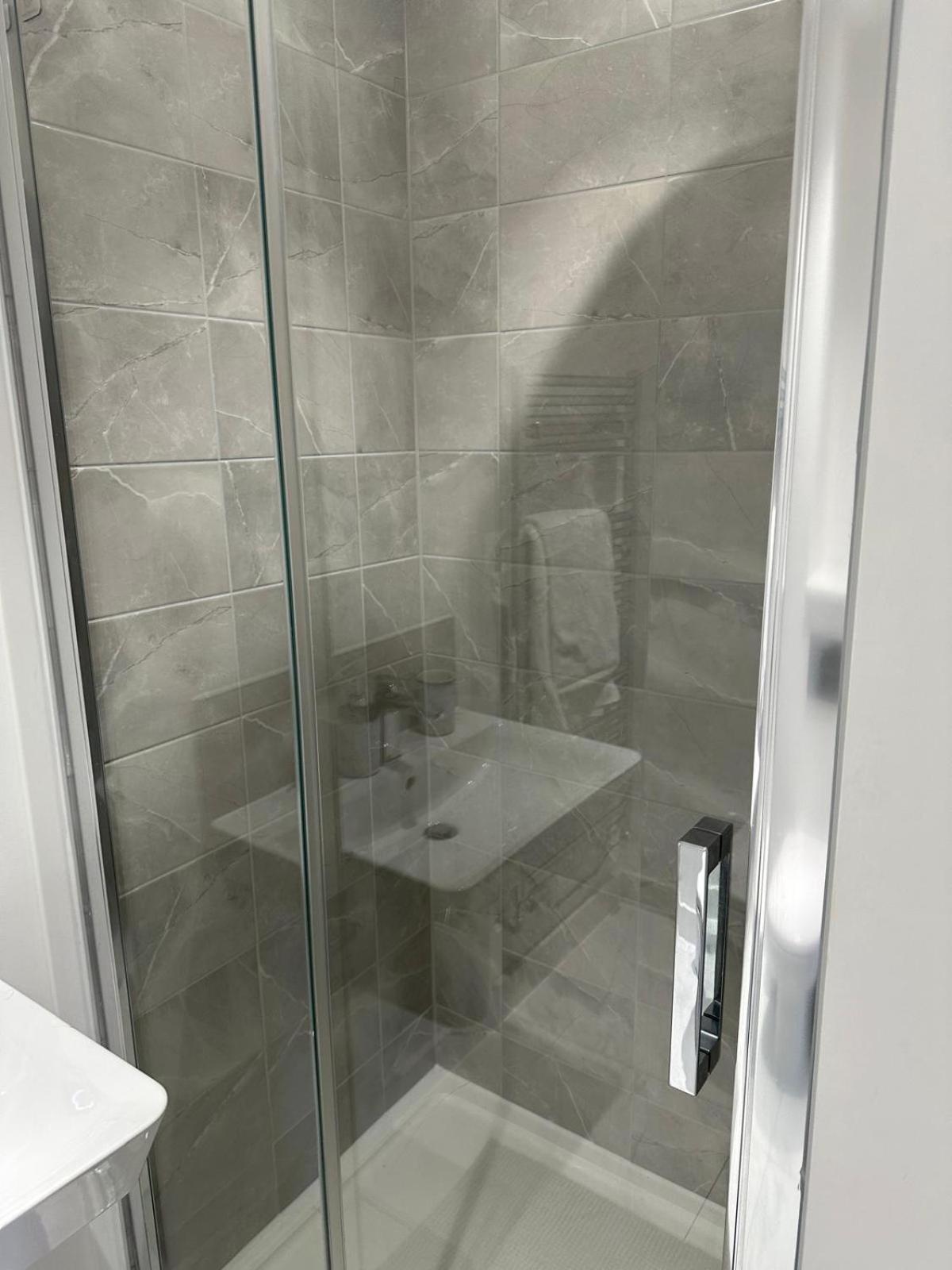 Lush King Ensuite In A Shared Home Mánchester Exterior foto