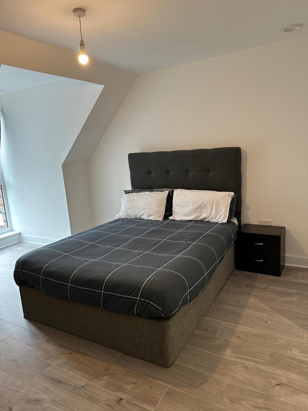 Lush King Ensuite In A Shared Home Mánchester Exterior foto