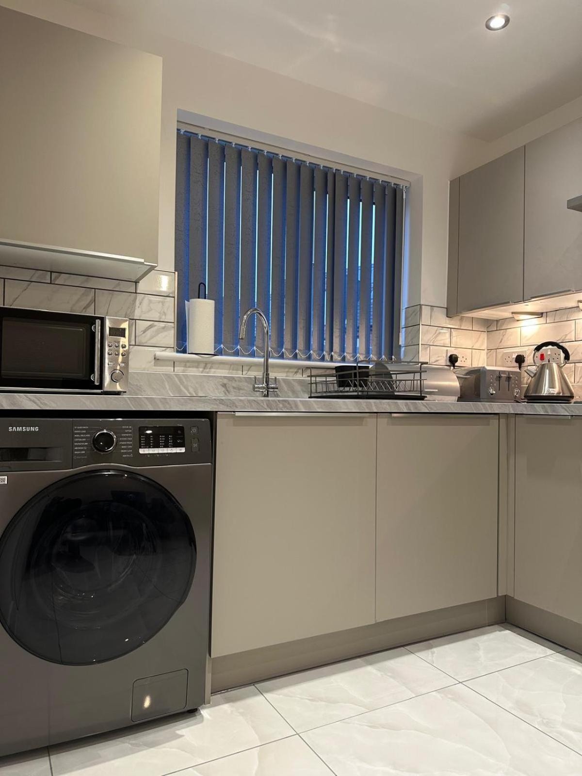 Lush King Ensuite In A Shared Home Mánchester Exterior foto