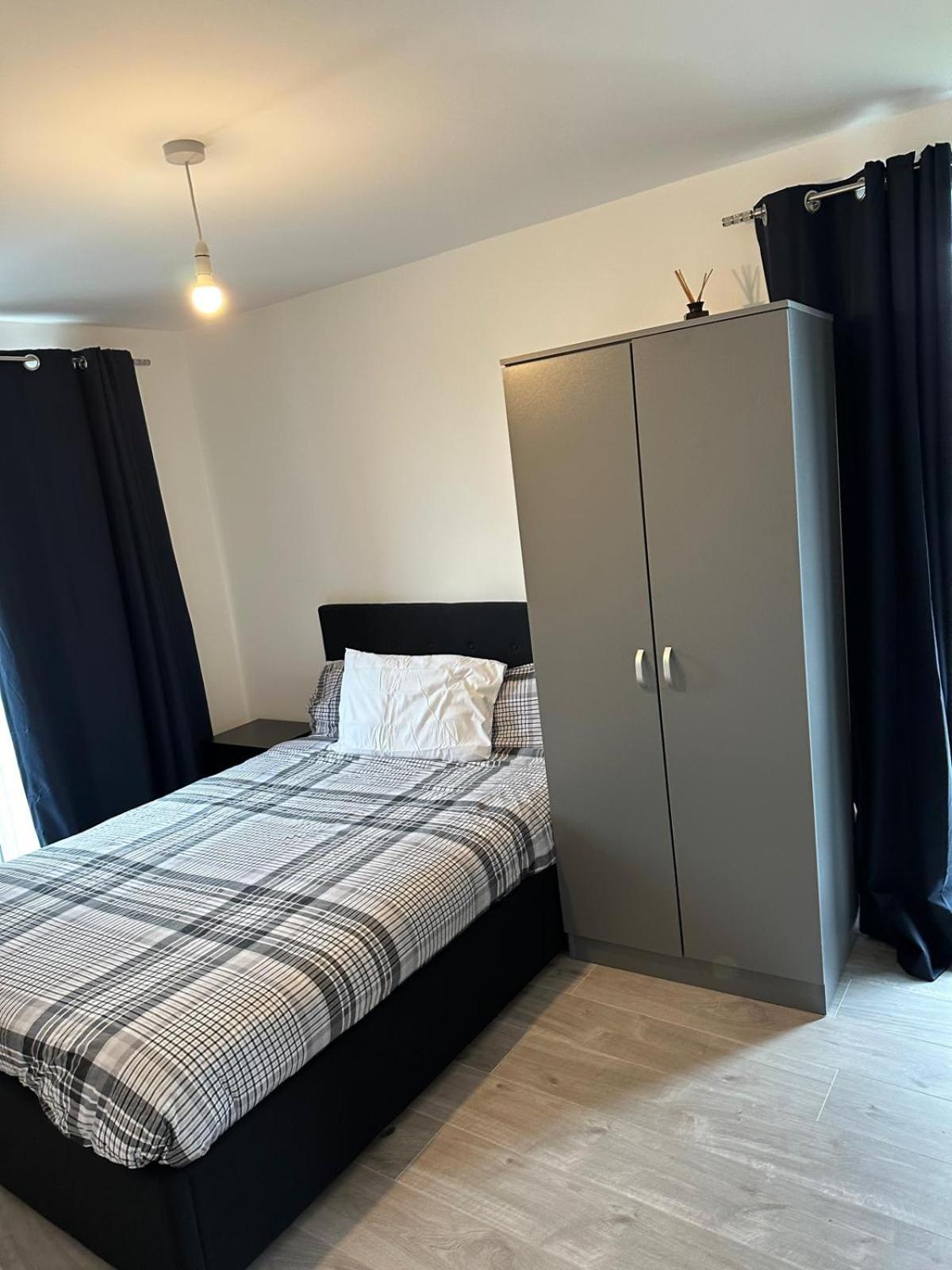 Lush King Ensuite In A Shared Home Mánchester Exterior foto