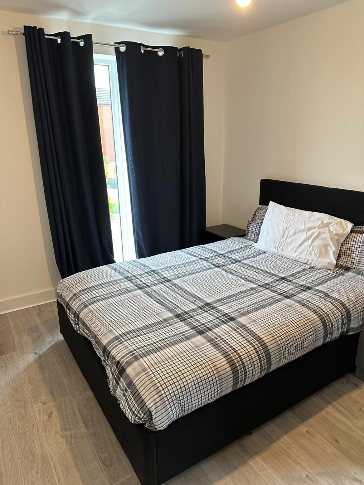 Lush King Ensuite In A Shared Home Mánchester Exterior foto